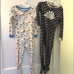CARTER’S - 2pc bundle 5T footie PJs - EUC
